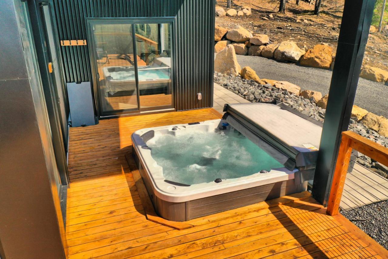 Kallm-Mont-Tremblant Chalet With Hot Tub, Pond & Beach On Private 7Acre Estate Lac-Superieur Exteriör bild