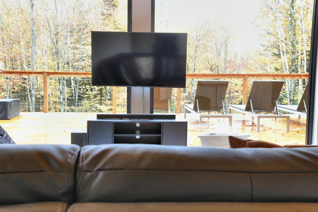 Kallm-Mont-Tremblant Chalet With Hot Tub, Pond & Beach On Private 7Acre Estate Lac-Superieur Exteriör bild