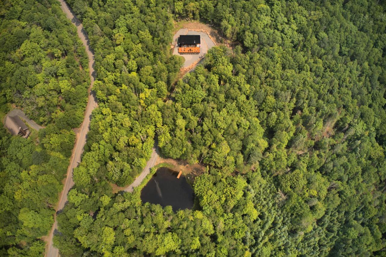 Kallm-Mont-Tremblant Chalet With Hot Tub, Pond & Beach On Private 7Acre Estate Lac-Superieur Exteriör bild