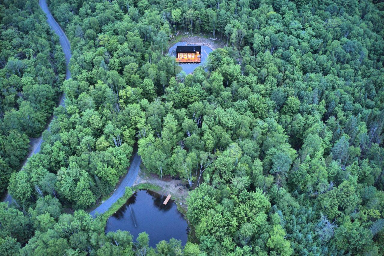 Kallm-Mont-Tremblant Chalet With Hot Tub, Pond & Beach On Private 7Acre Estate Lac-Superieur Exteriör bild