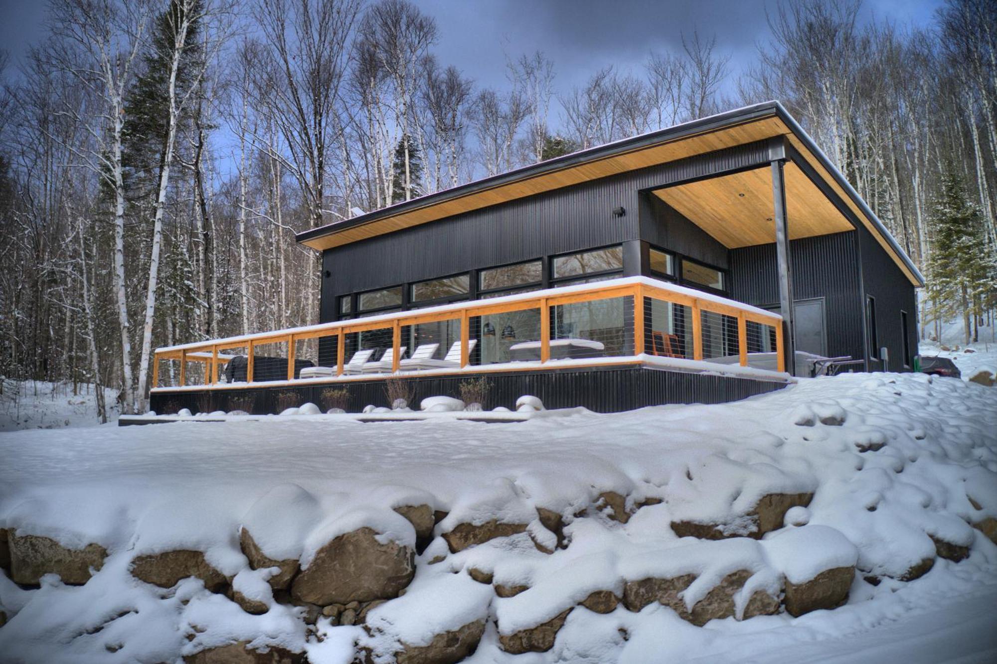 Kallm-Mont-Tremblant Chalet With Hot Tub, Pond & Beach On Private 7Acre Estate Lac-Superieur Exteriör bild
